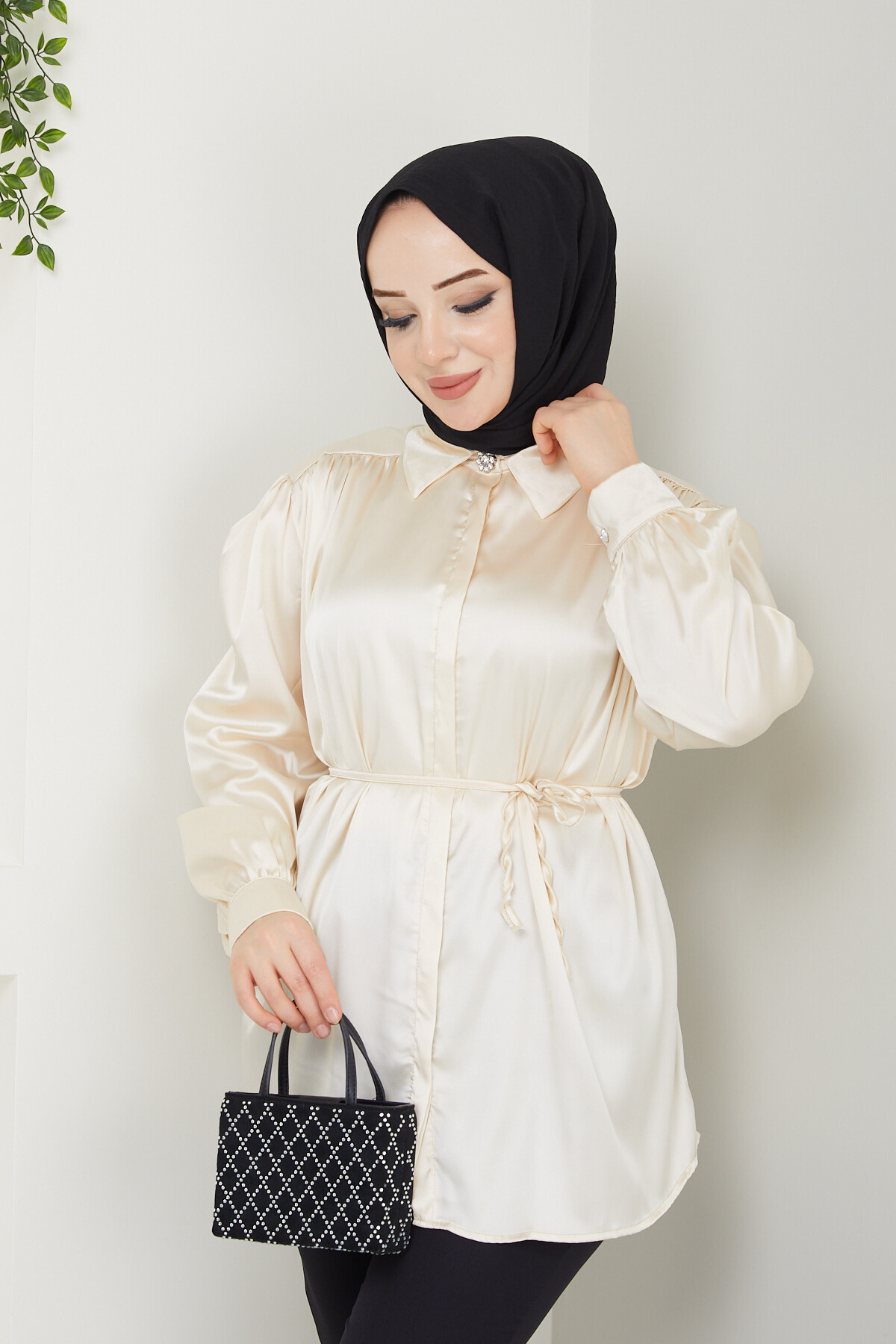 BAĞCIKLI SATEN GÖMLEK-KREM