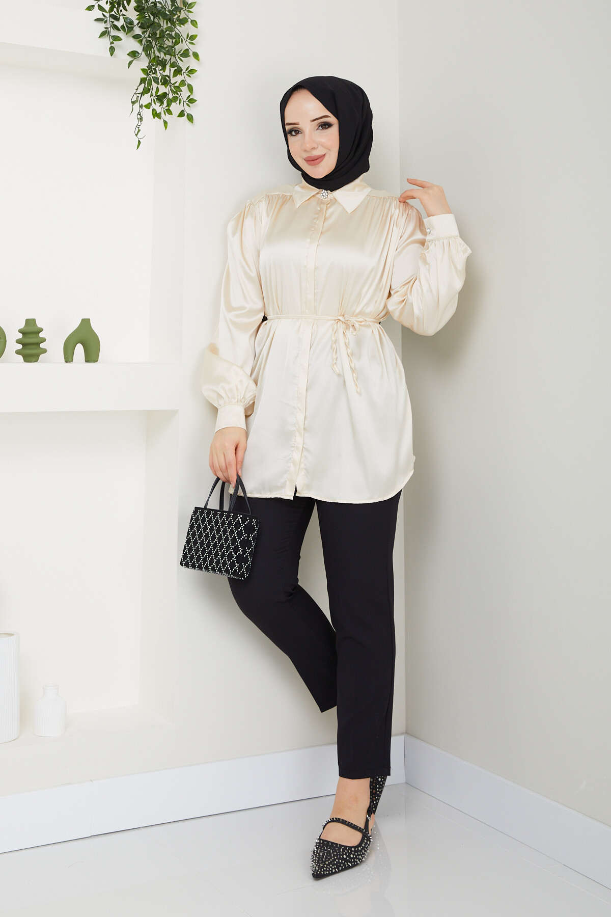 BAĞCIKLI SATEN GÖMLEK-KREM