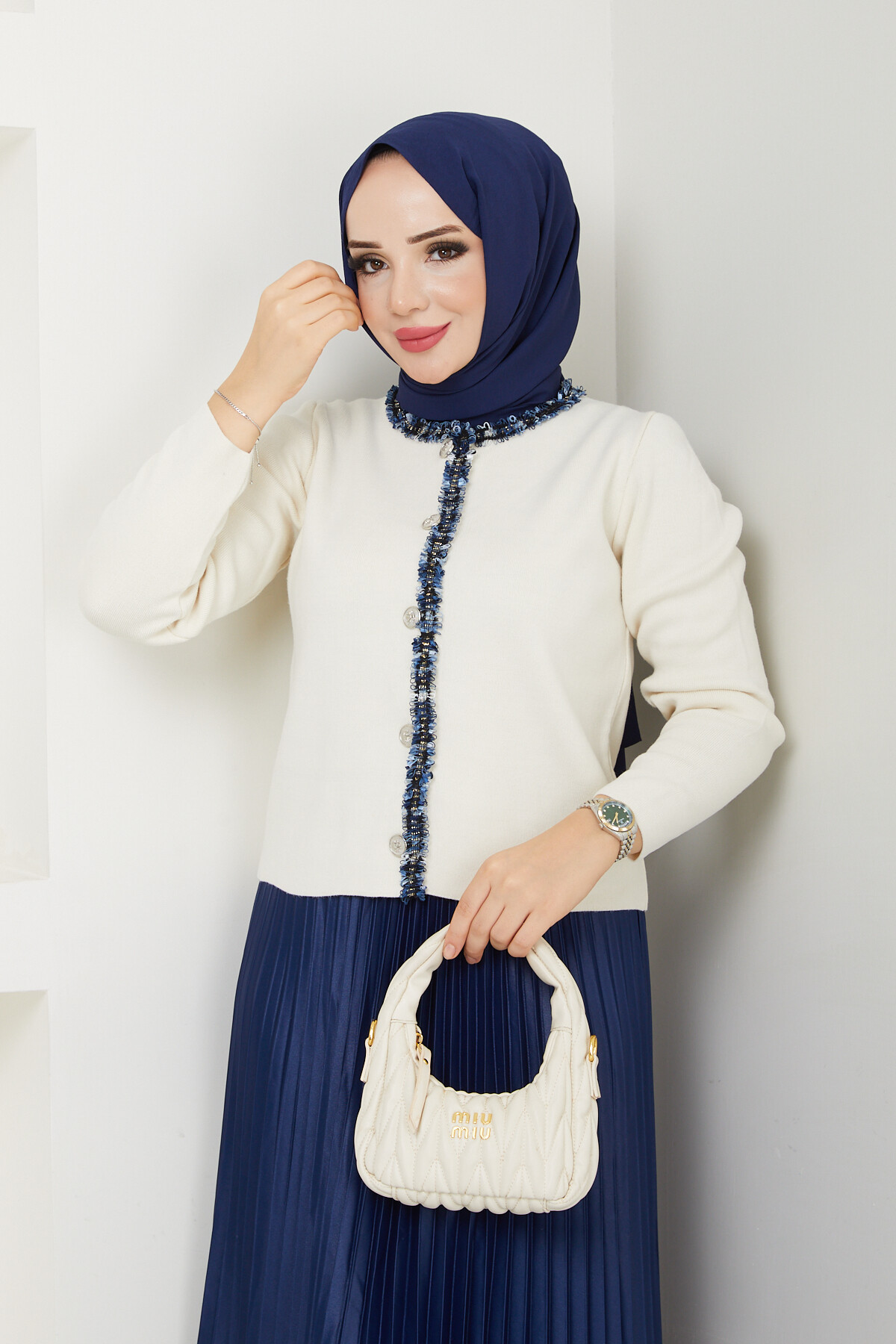 DİKİŞ DETAYLI CROP HIRKA-KREM