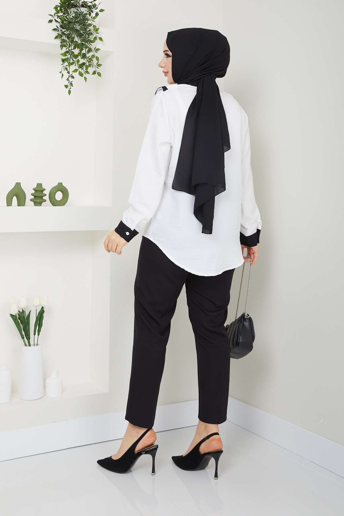 GARNİLİ BÜYÜK YAKA GÖMLEK-BEYAZ