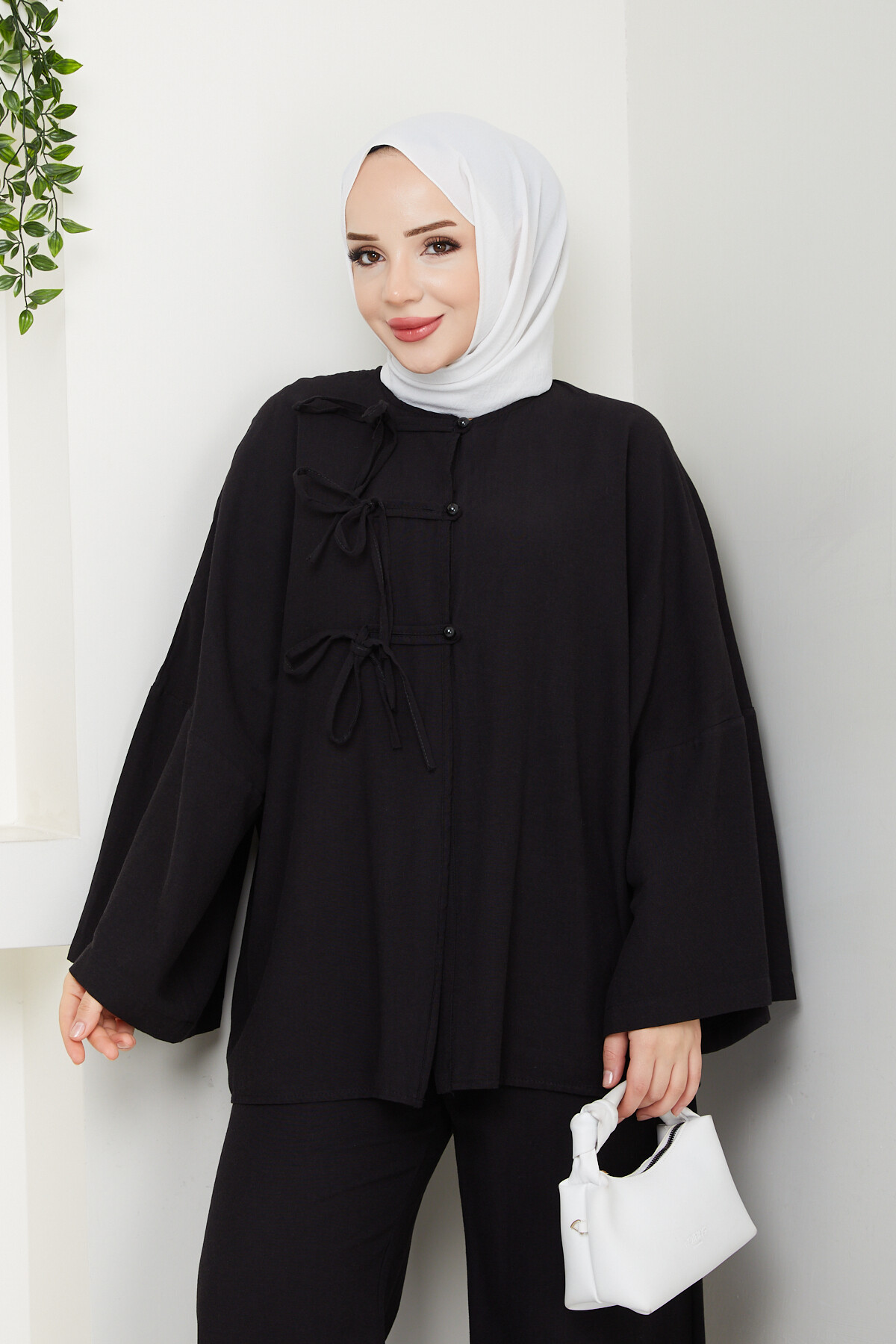 BAĞCIK VE DÜĞME DETAY KETEN TAKIM - SİYAH