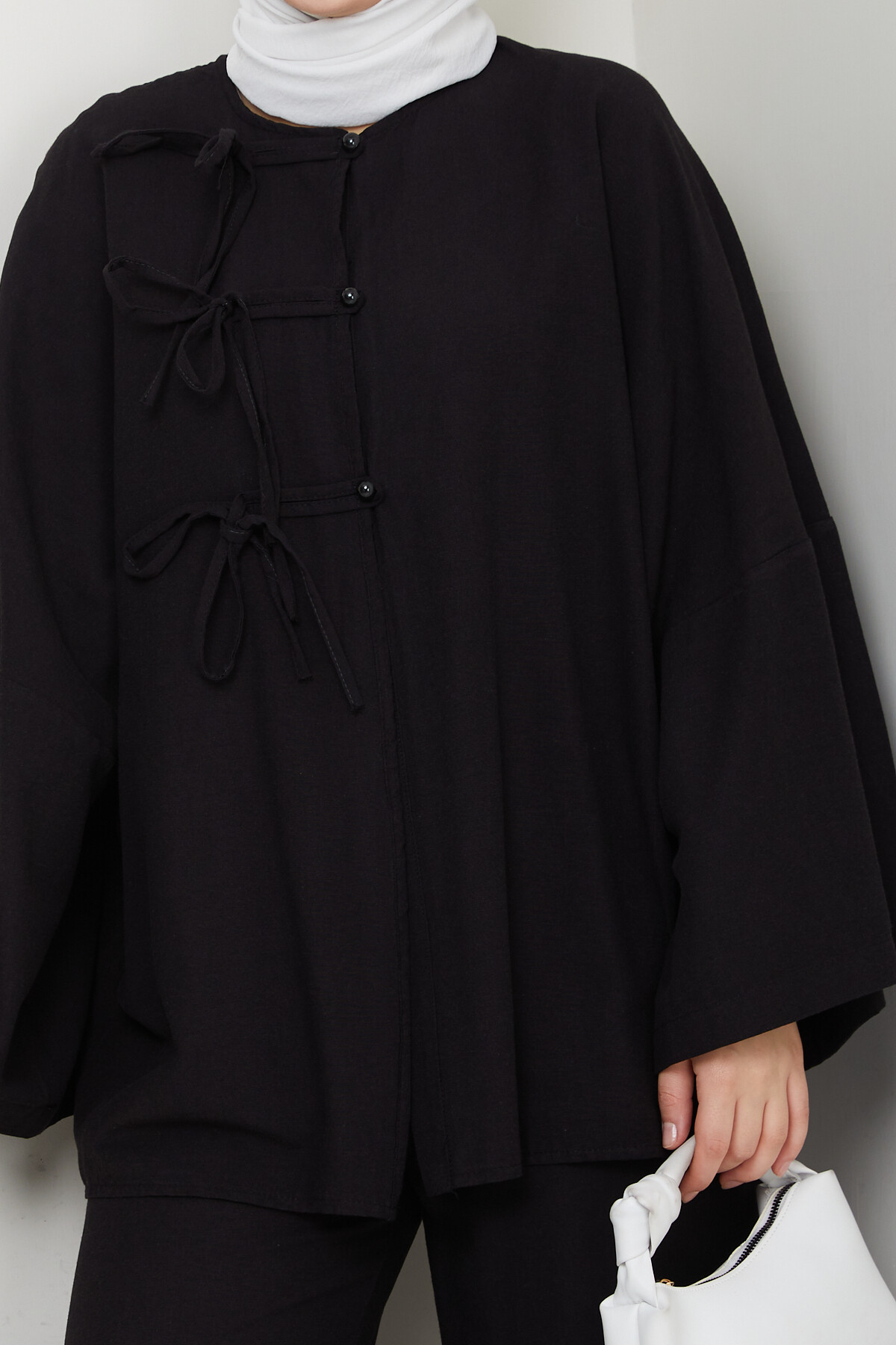 BAĞCIK VE DÜĞME DETAY KETEN TAKIM - SİYAH