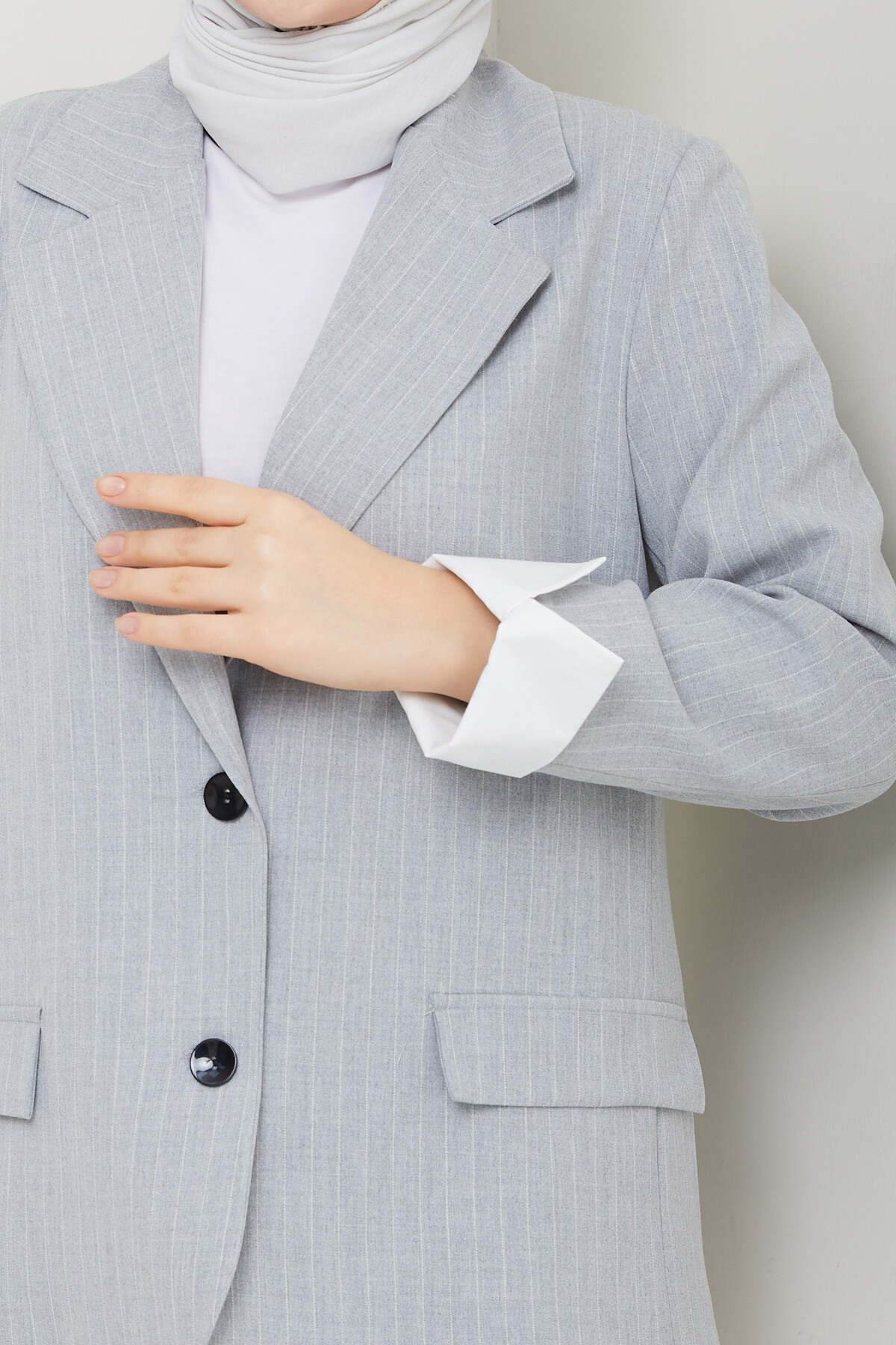 ÇİZGİLİ KOLLARI BEYAZ MANŞET CEKET - GRİ