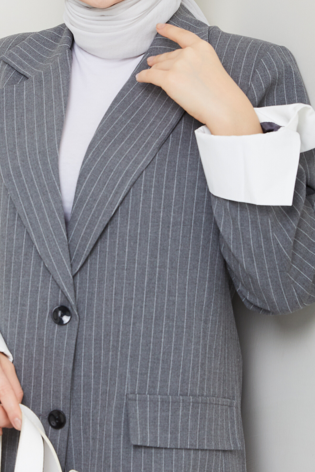 ÇİZGİLİ KOLLARI BEYAZ MANŞET CEKET - FÜME