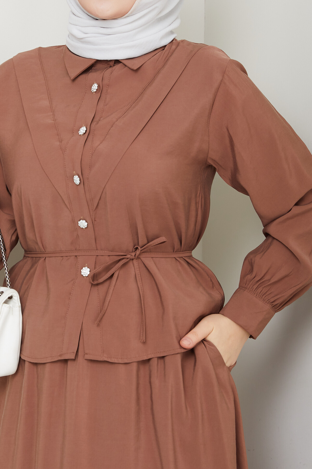 ELMAS DÜĞMELİ ETEKLİ TAKIM-KİREMİT