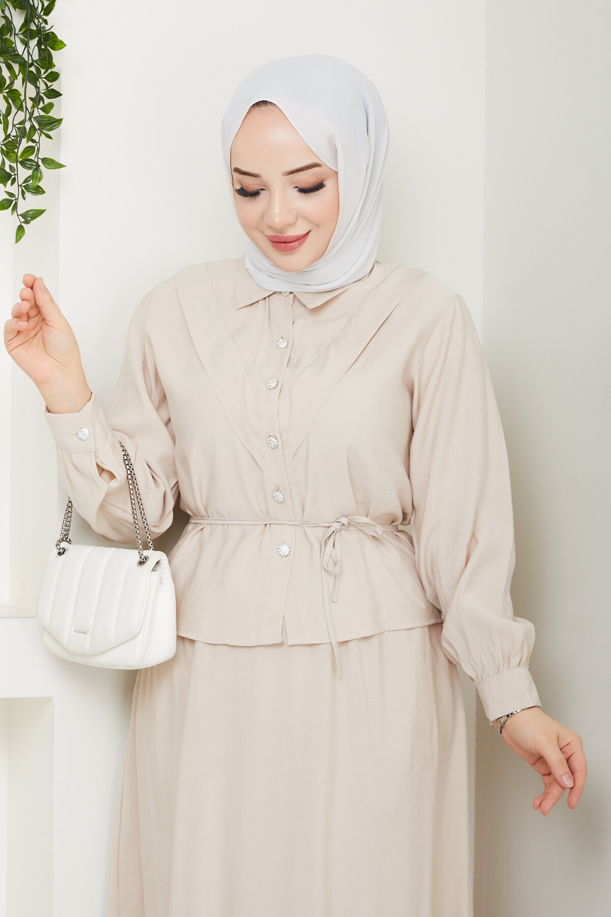 ELMAS DÜĞMELİ ETEKLİ TAKIM-KREM