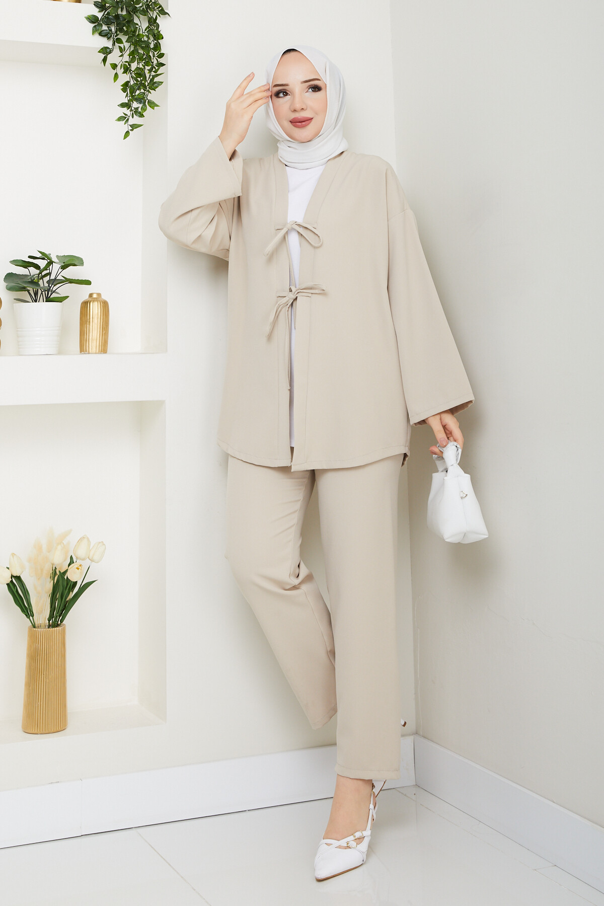 İKİ BAĞCIKLI PANTOLONLU TAKIM-KREM