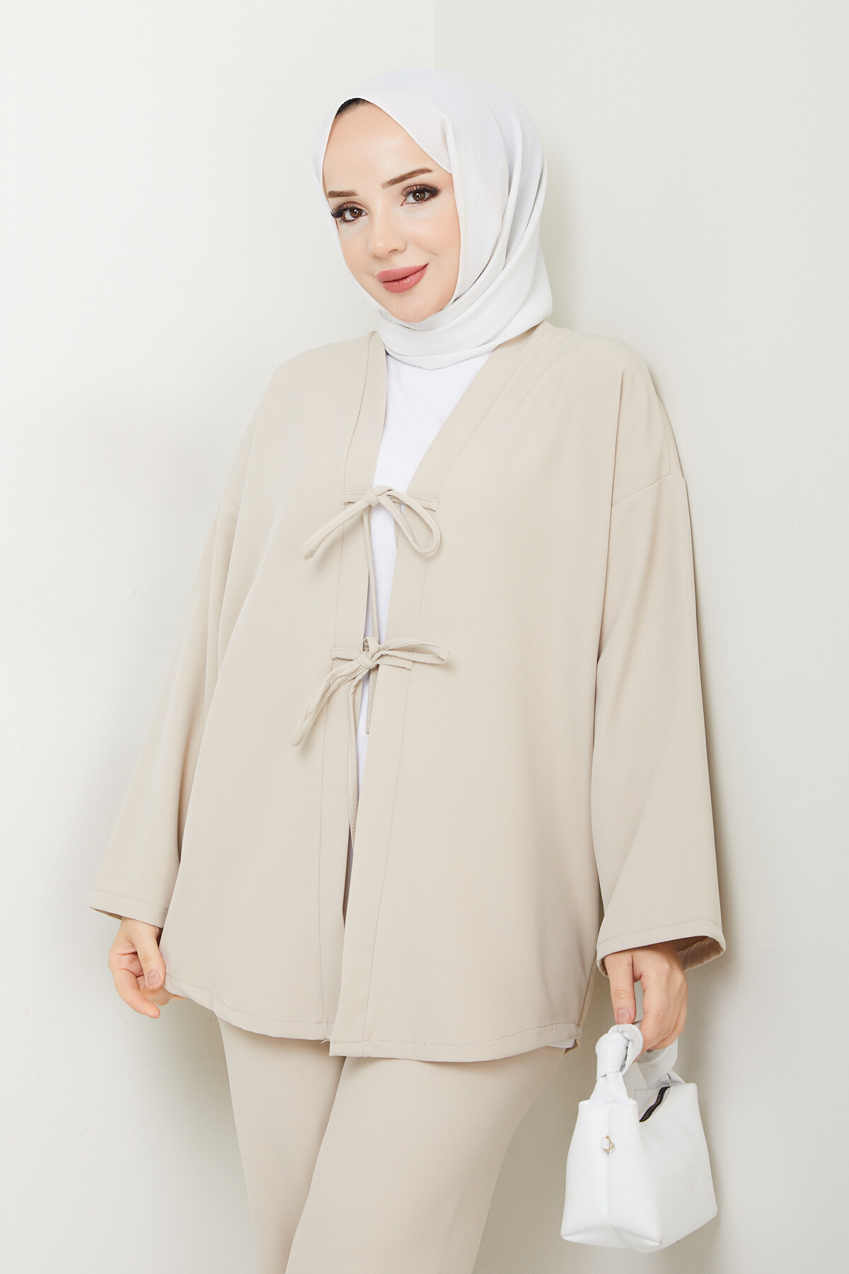 İKİ BAĞCIKLI PANTOLONLU TAKIM-KREM