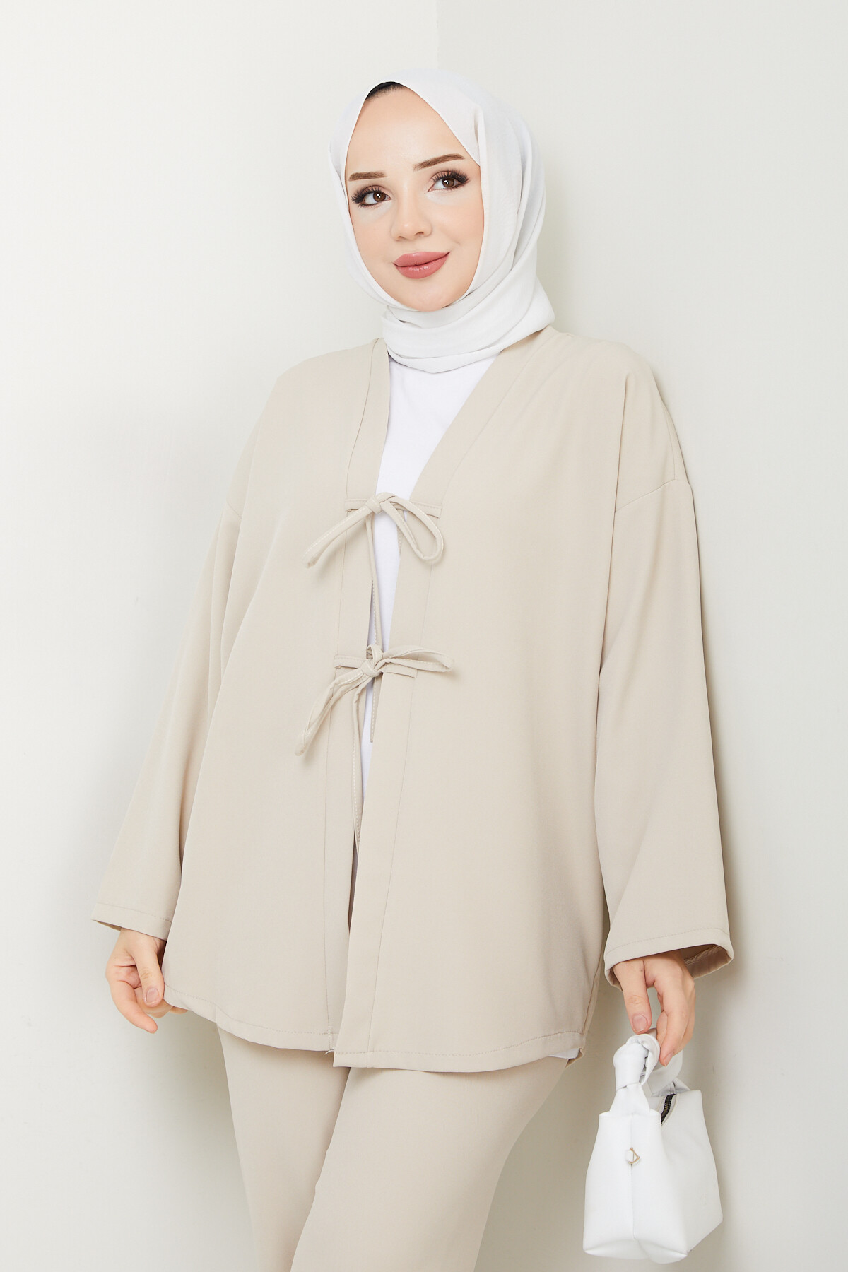 İKİ BAĞCIKLI PANTOLONLU TAKIM-KREM