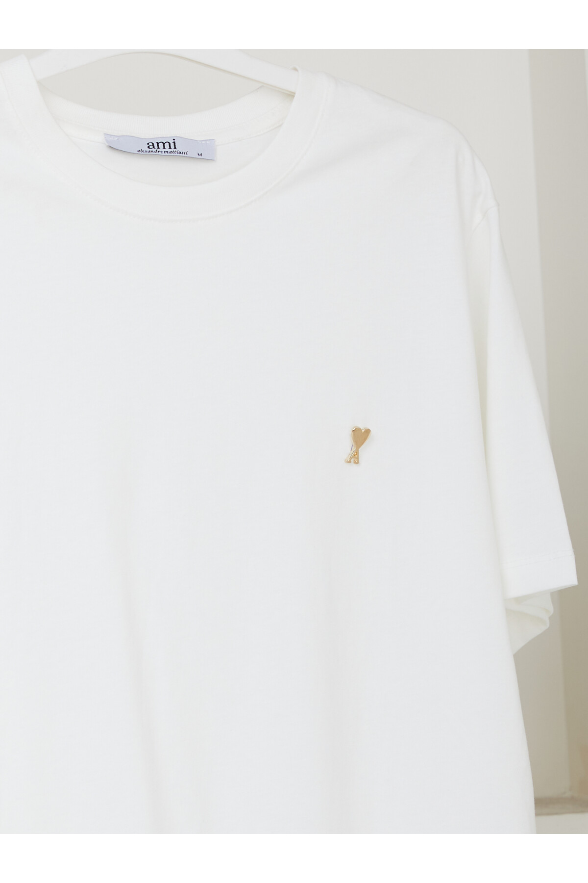 KALP BRONŞ DETAY TSHİRT-BEYAZ