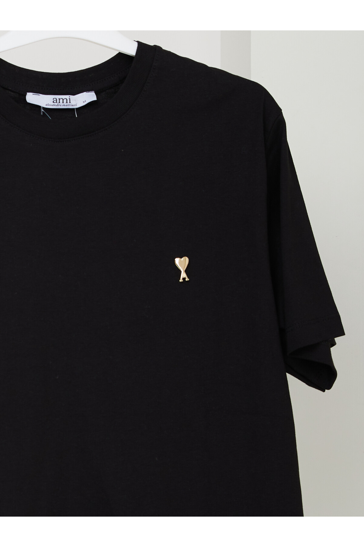 KALP BRONŞ DETAY TSHİRT-SİYAH