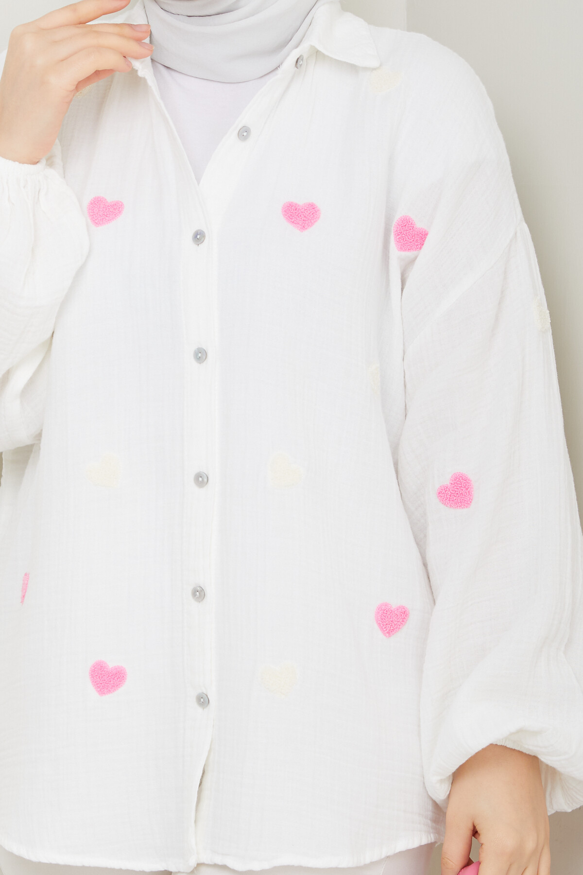 KALP NAKIŞLI MÜSLİN GÖMLEK-BEYAZ