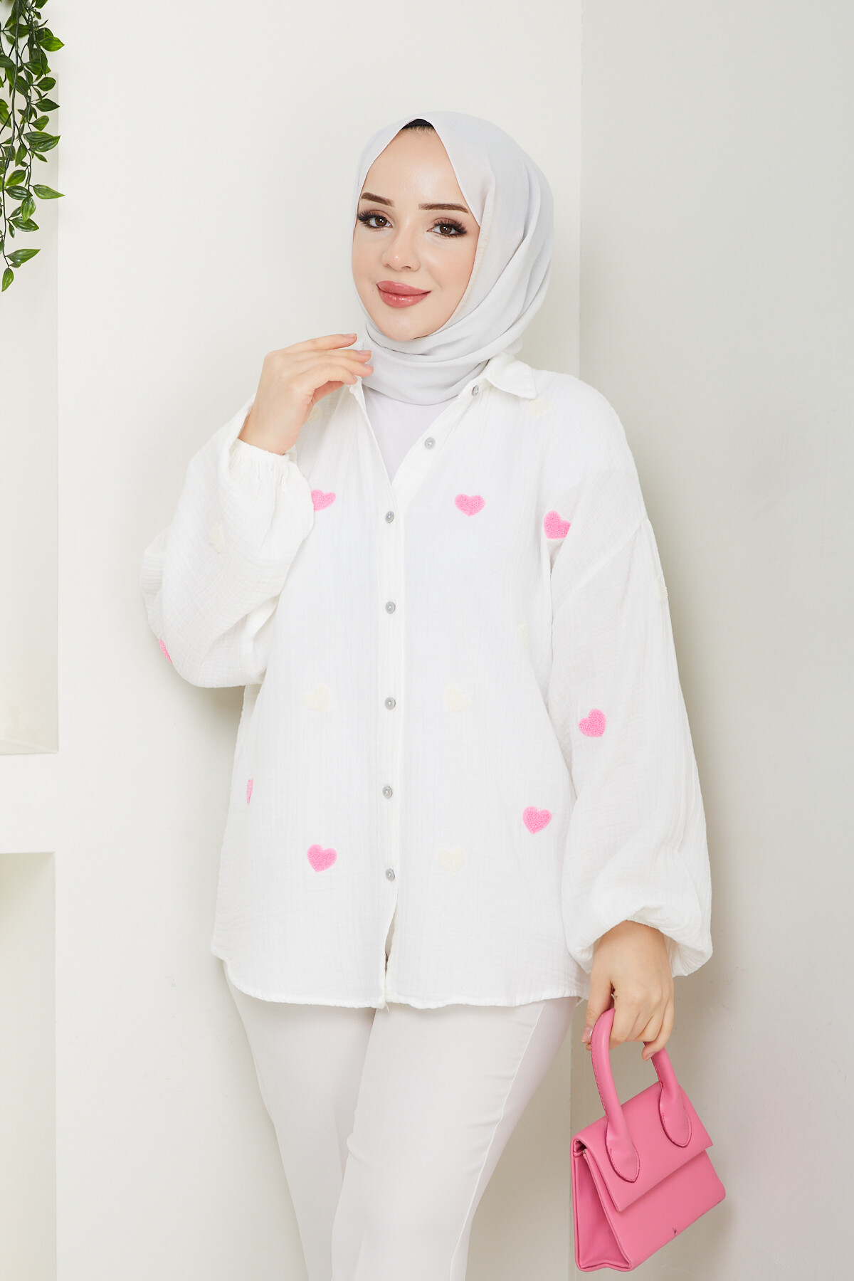 KALP NAKIŞLI MÜSLİN GÖMLEK-BEYAZ