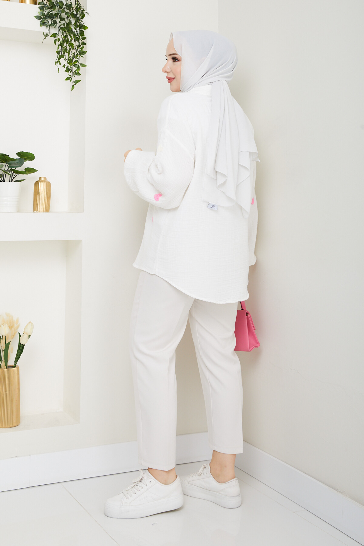 KALP NAKIŞLI MÜSLİN GÖMLEK-BEYAZ