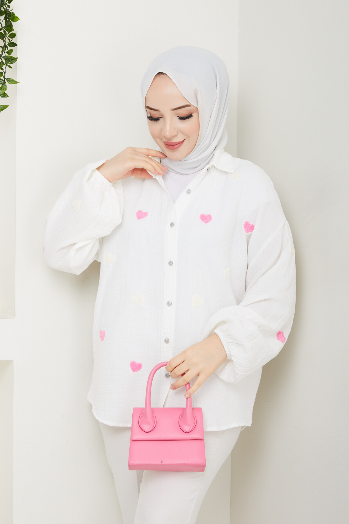 KALP NAKIŞLI MÜSLİN GÖMLEK-BEYAZ