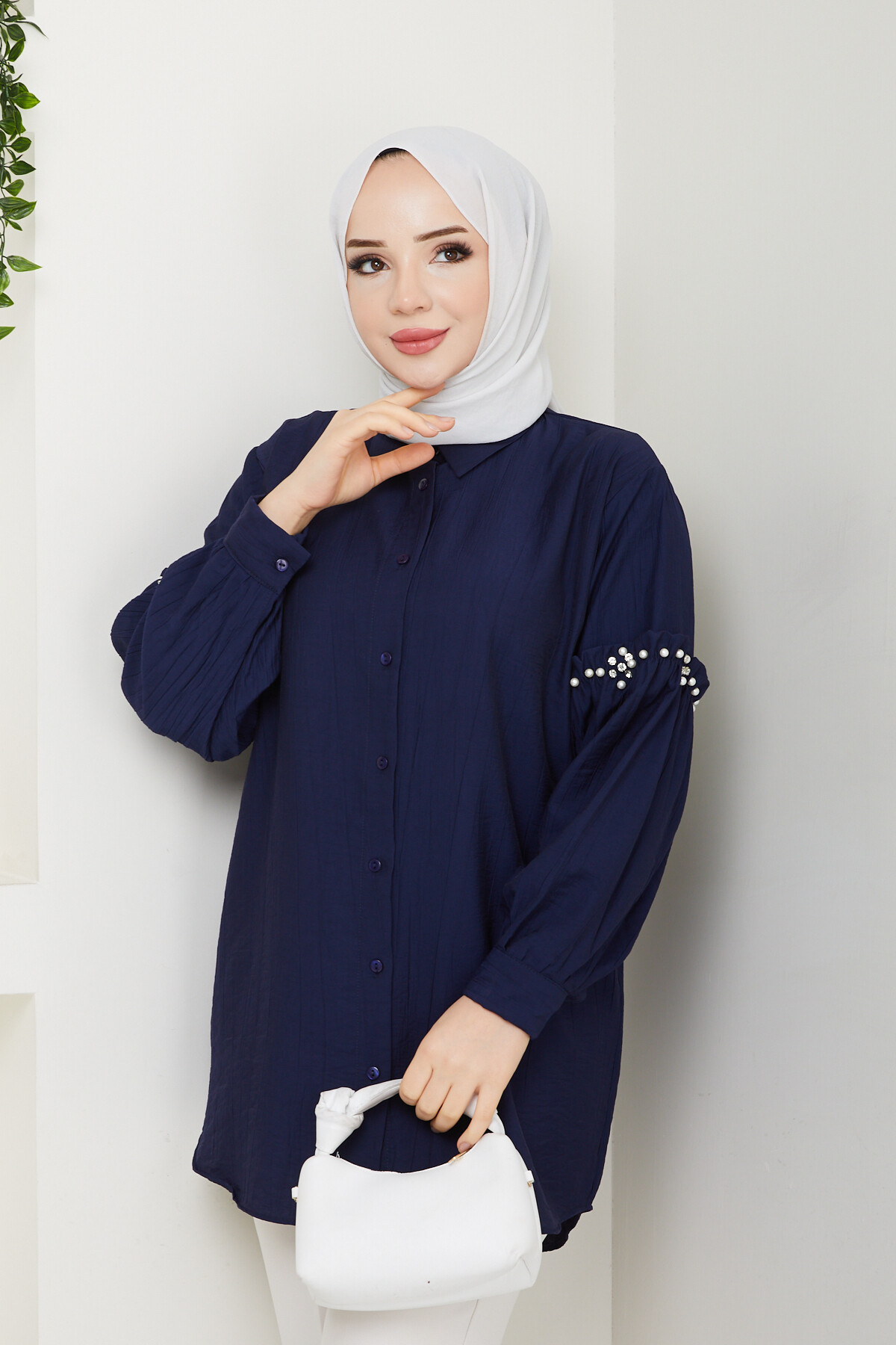 KOL İNCİ DETAYLI GÖMLE-LACİVERT