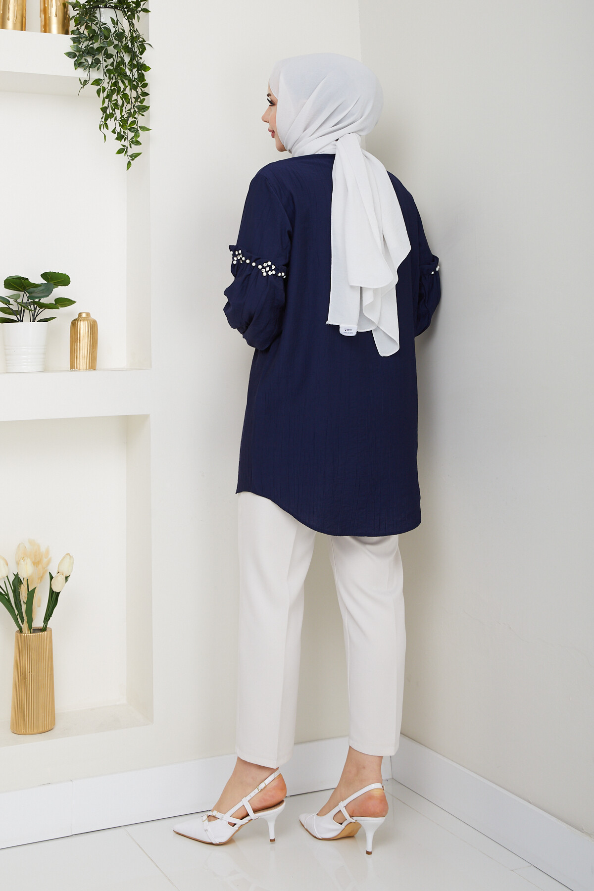 KOL İNCİ DETAYLI GÖMLE-LACİVERT