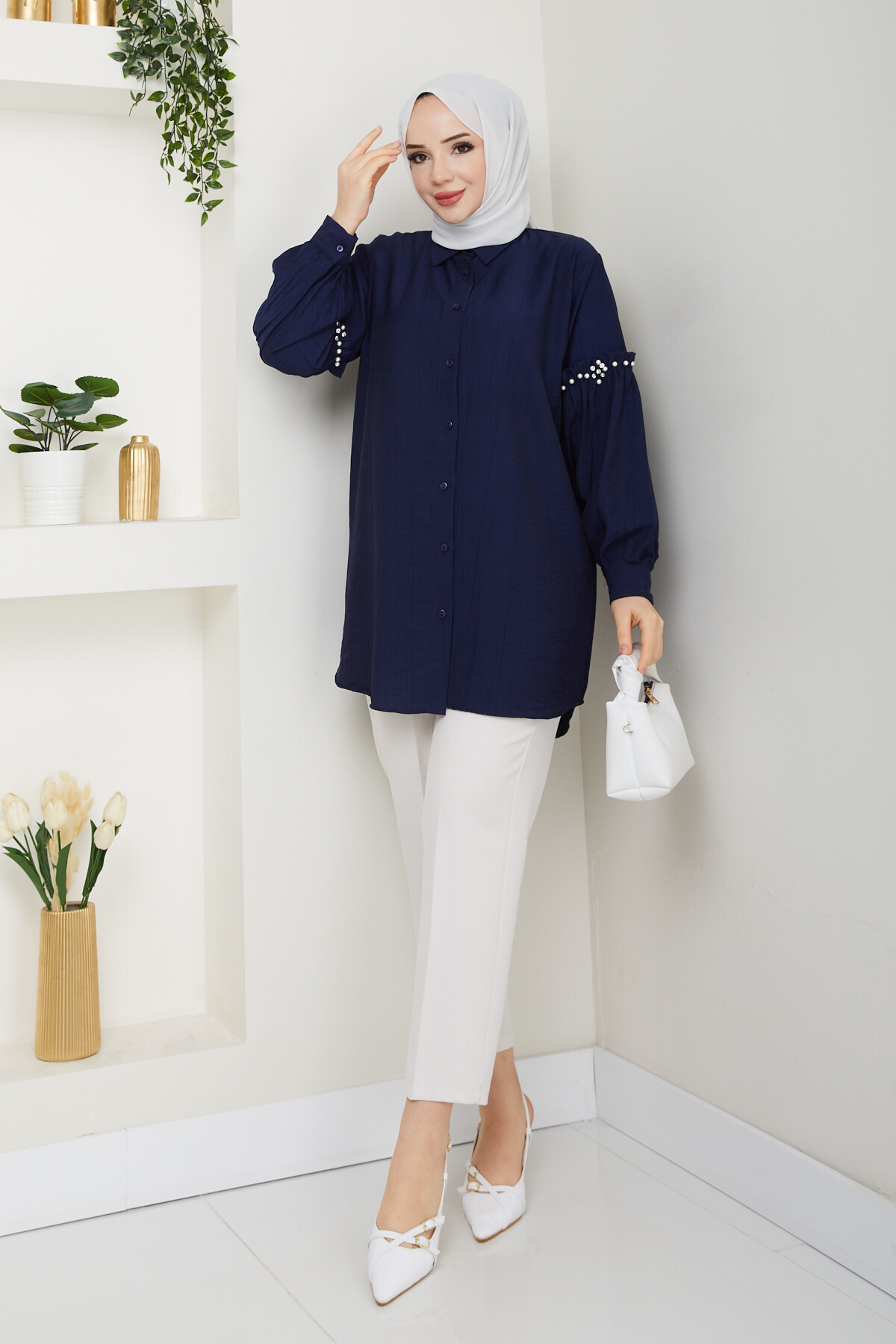 KOL İNCİ DETAYLI GÖMLE-LACİVERT