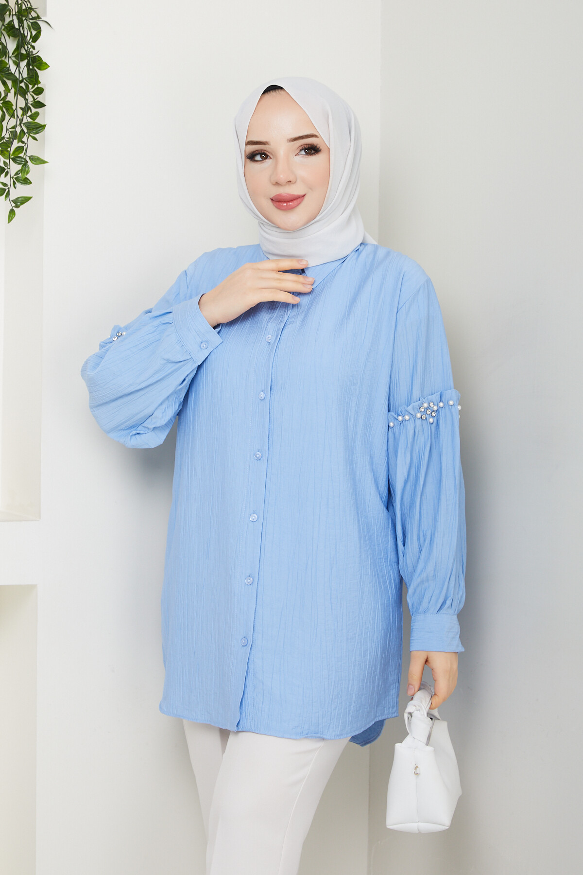 KOL İNCİ DETAYLI GÖMLEK-BEBE MAVİ