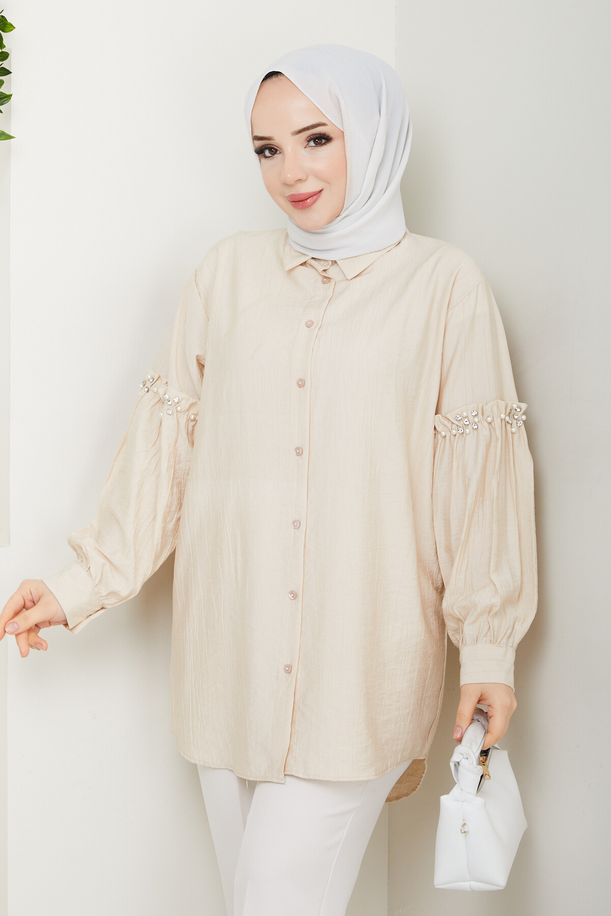 KOL İNCİ DETAYLI GÖMLEK-BEJ