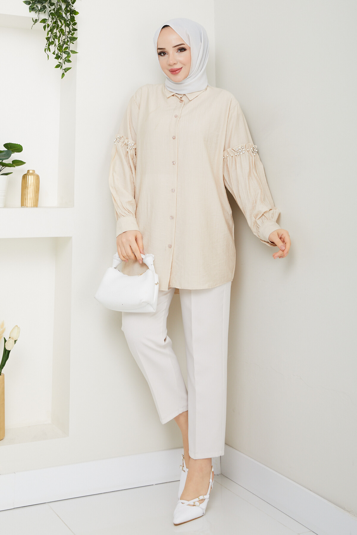 KOL İNCİ DETAYLI GÖMLEK-BEJ