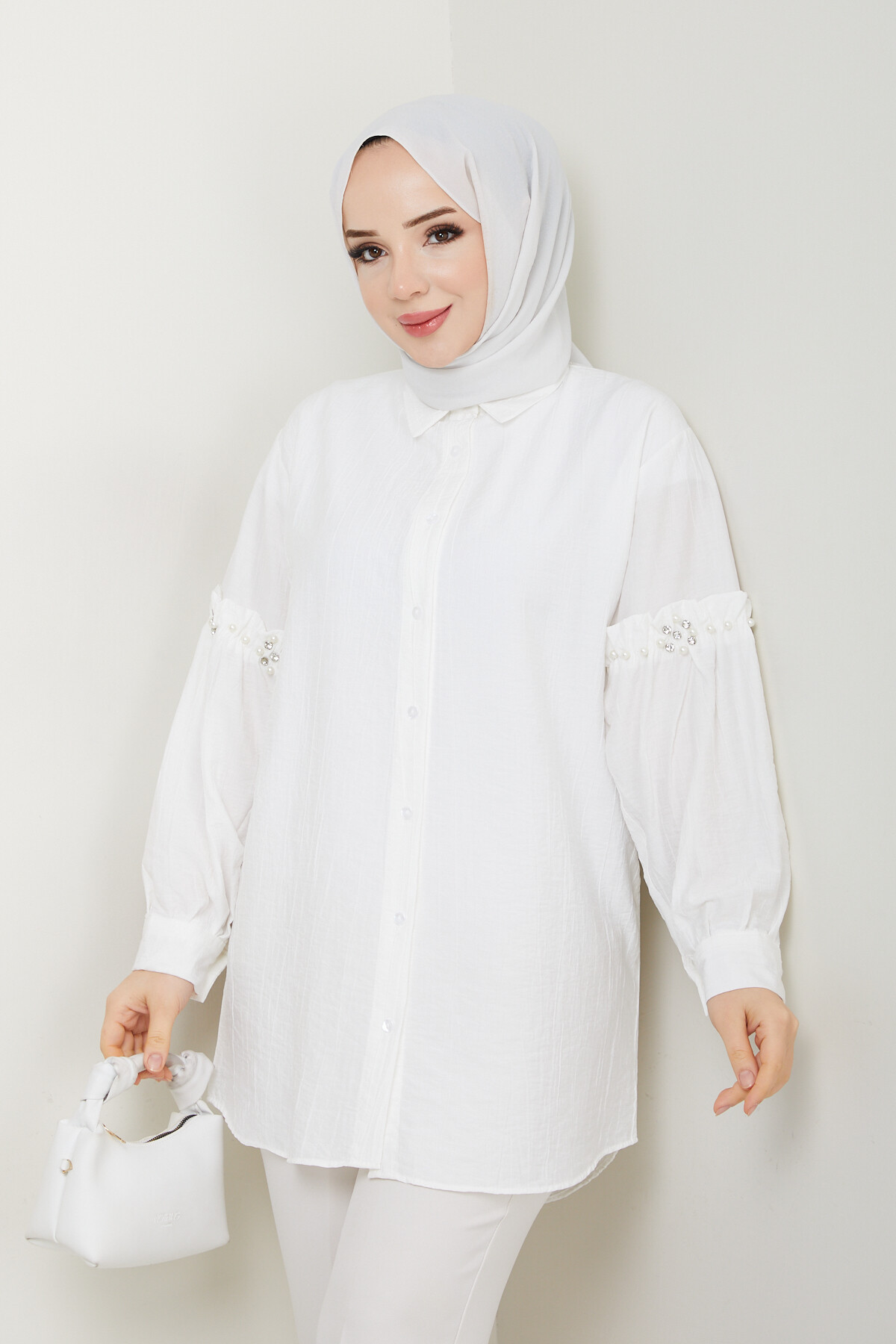 KOL İNCİ DETAYLI GÖMLEK-BEYAZ