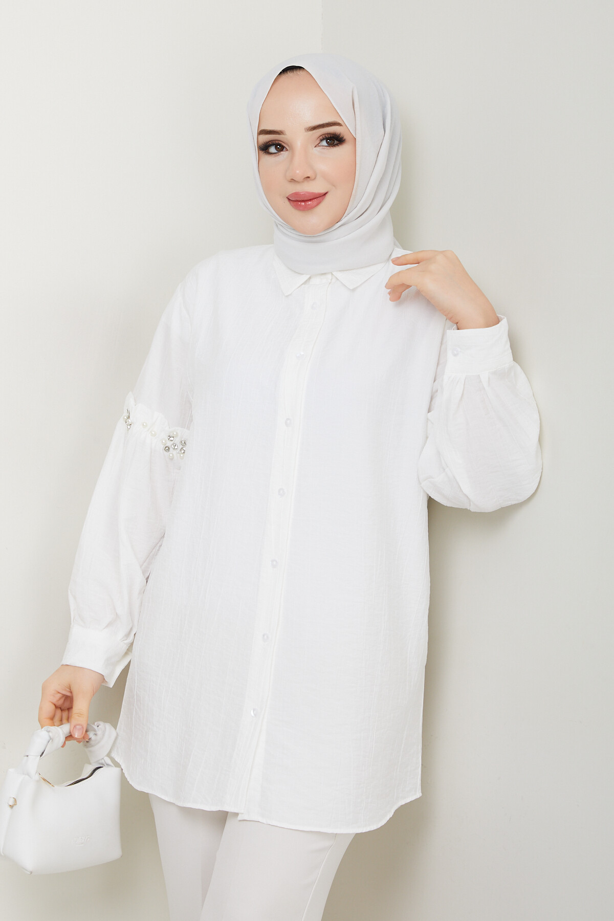 KOL İNCİ DETAYLI GÖMLEK-BEYAZ