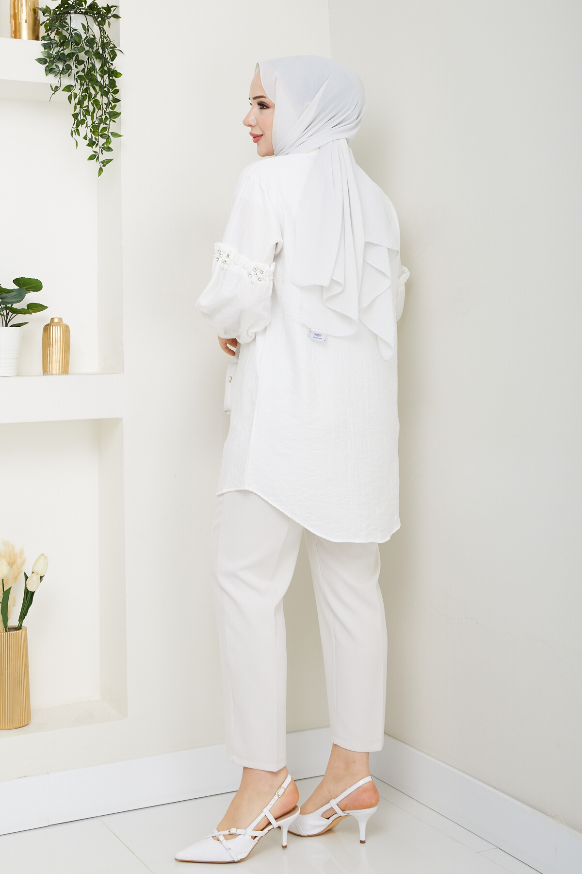 KOL İNCİ DETAYLI GÖMLEK-BEYAZ