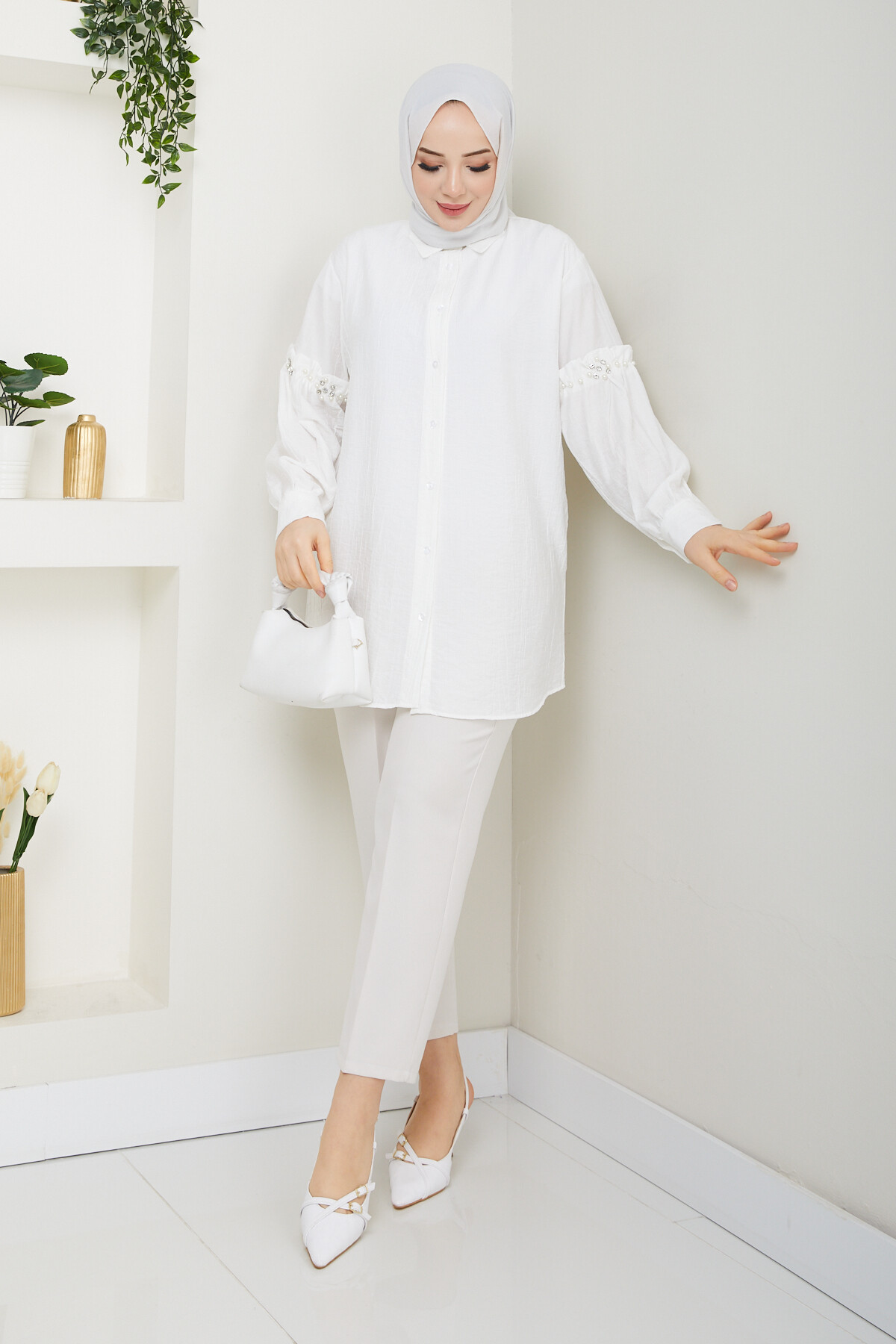 KOL İNCİ DETAYLI GÖMLEK-BEYAZ