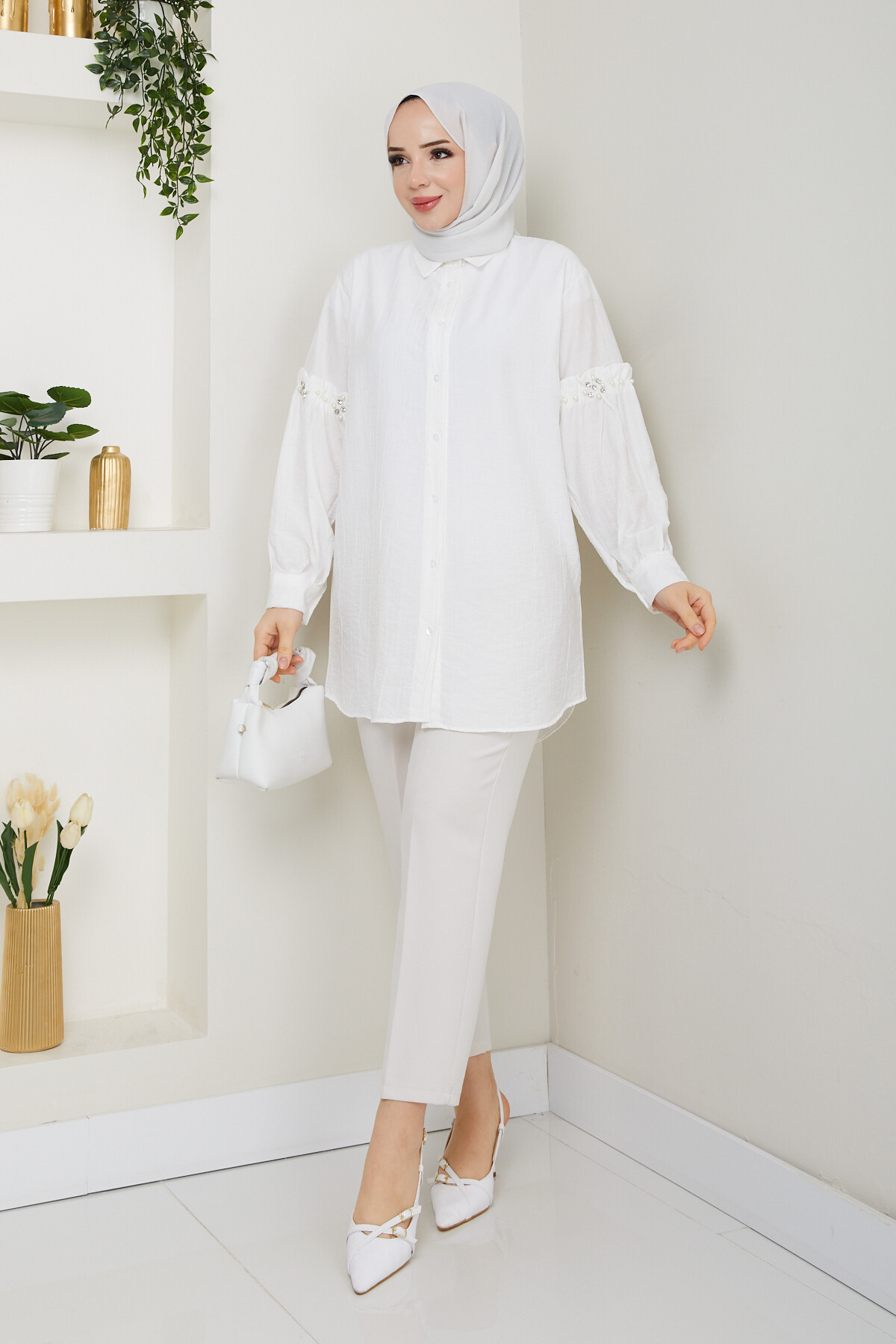 KOL İNCİ DETAYLI GÖMLEK-BEYAZ