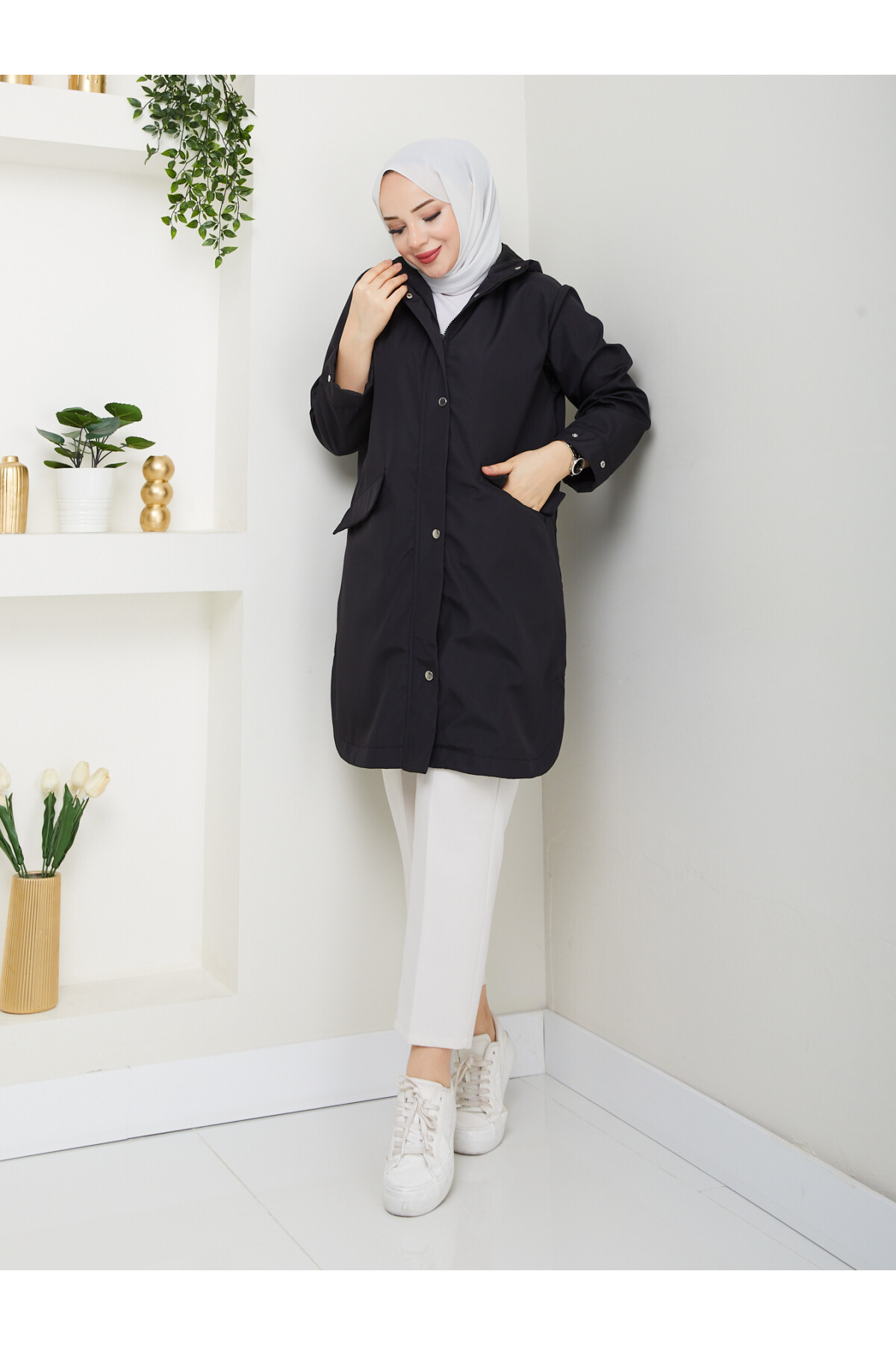 KOLLARI VE ÖNÜ ÇITÇITLI KAP - SİYAH