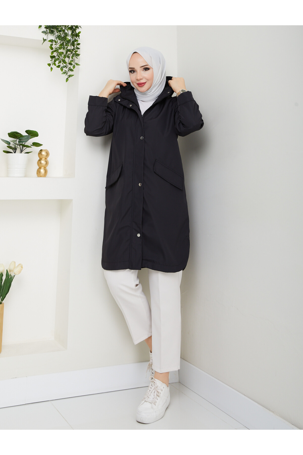 KOLLARI VE ÖNÜ ÇITÇITLI KAP - SİYAH