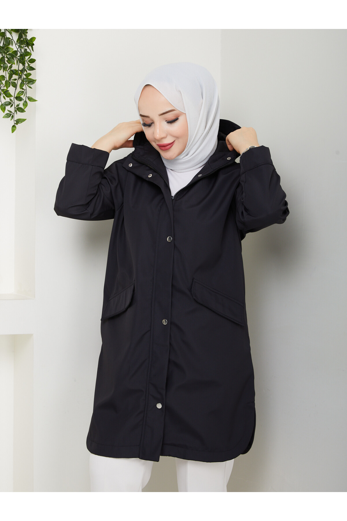 KOLLARI VE ÖNÜ ÇITÇITLI KAP - SİYAH