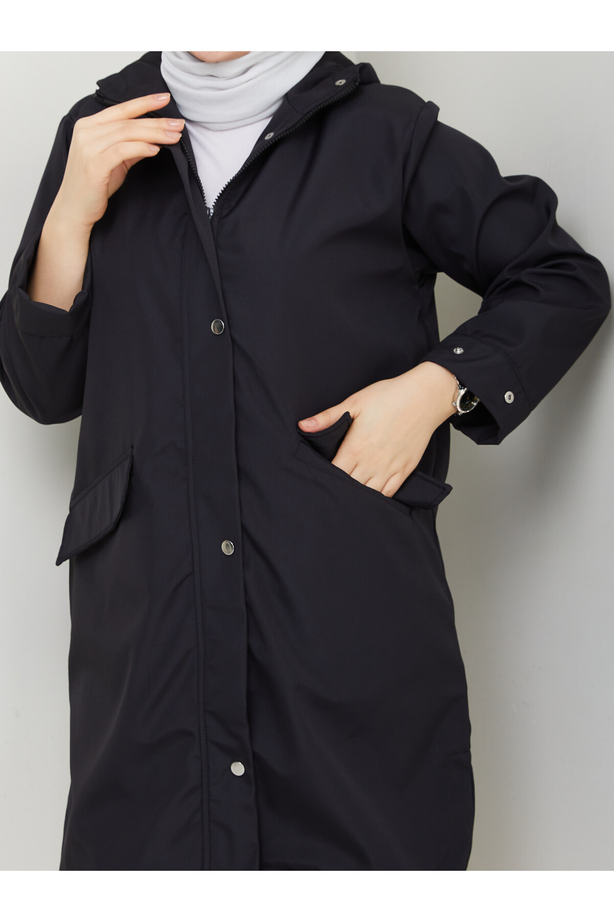 KOLLARI VE ÖNÜ ÇITÇITLI KAP - SİYAH