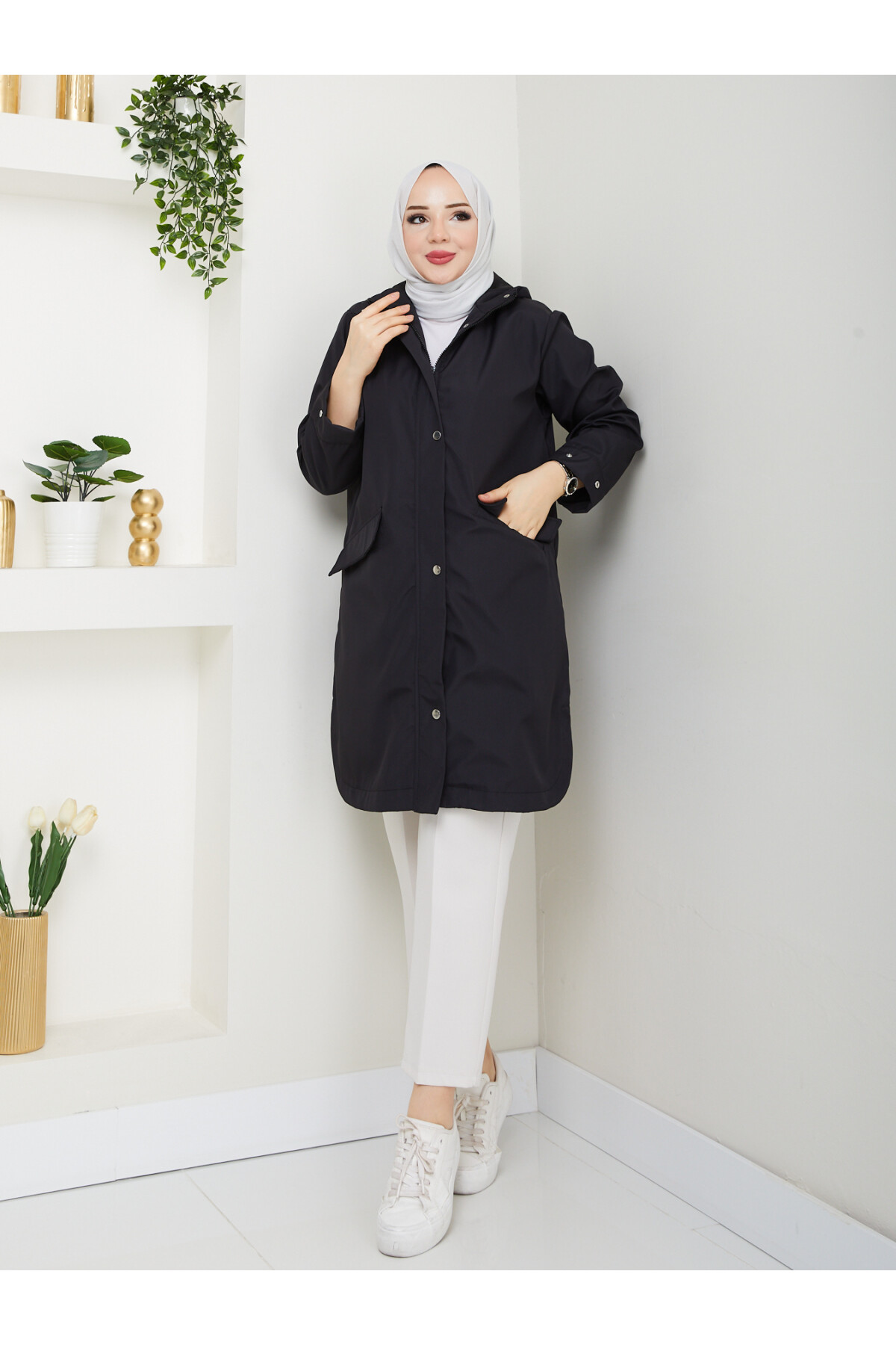 KOLLARI VE ÖNÜ ÇITÇITLI KAP - SİYAH