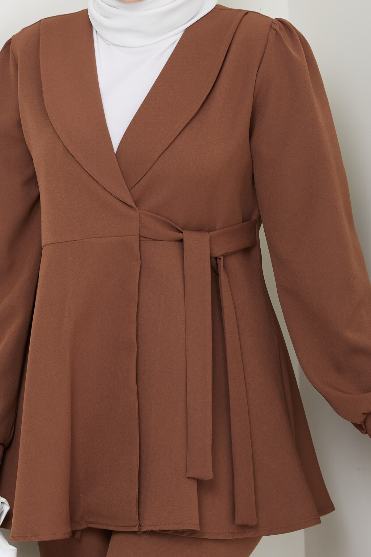 KUŞAK DETAY CEKETLİ TAKIM - KAHVE