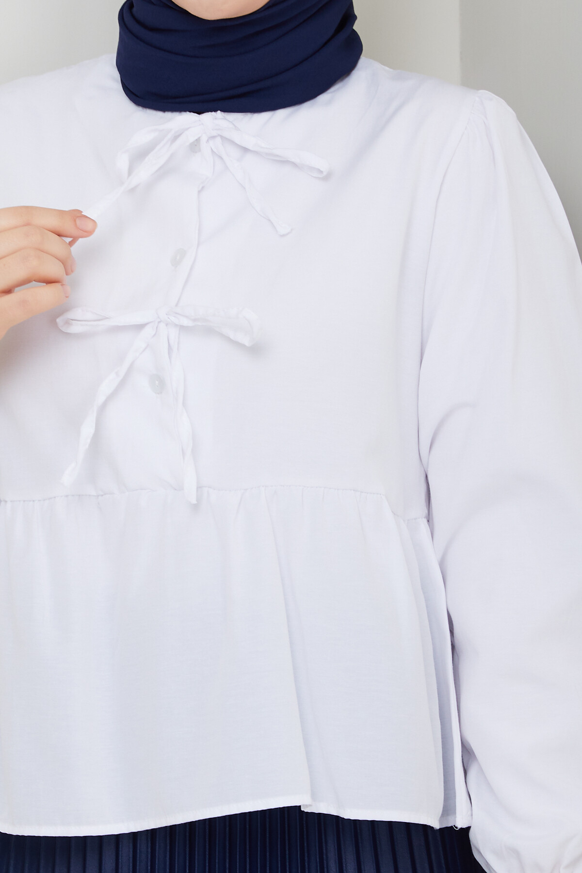 ÖN BAĞCIKLI BLUZ-BEYAZ