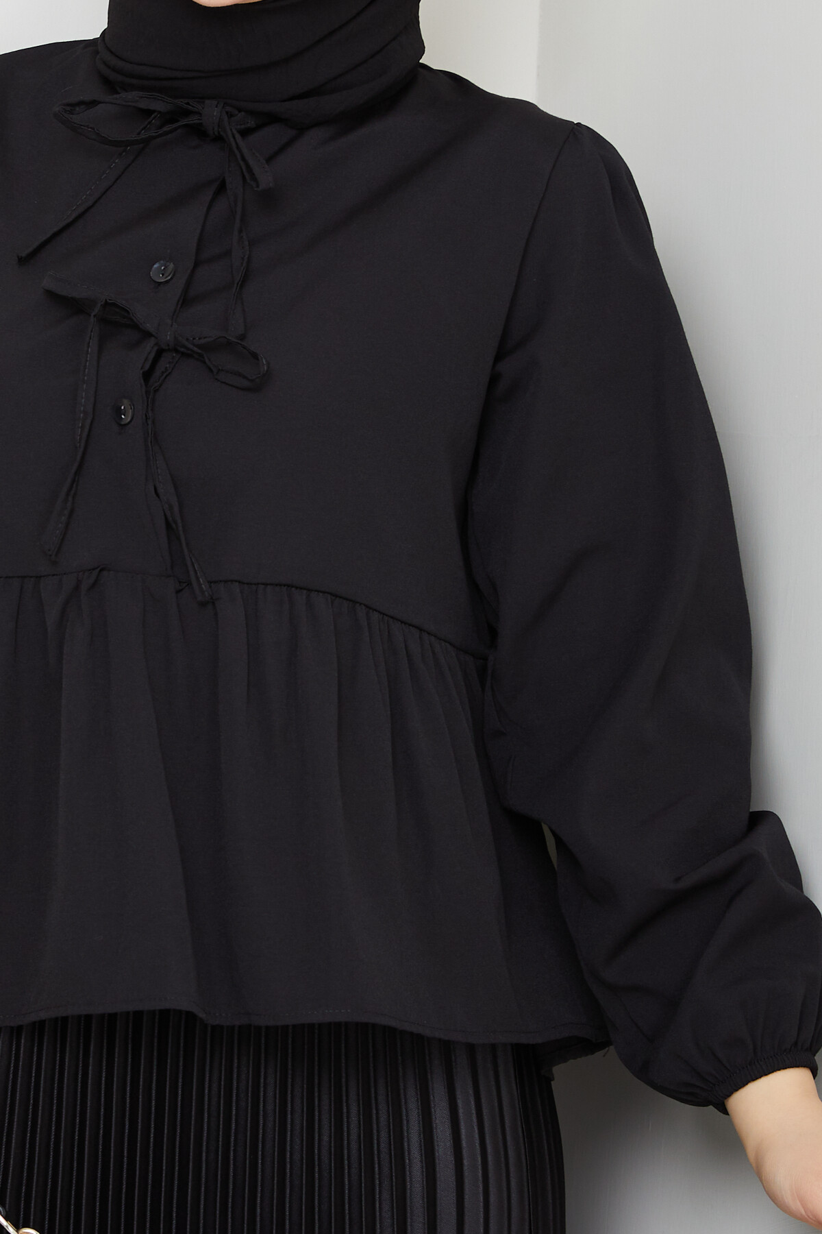 ÖN BAĞCIKLI BLUZ ETEK KOMBİN-SİYAH