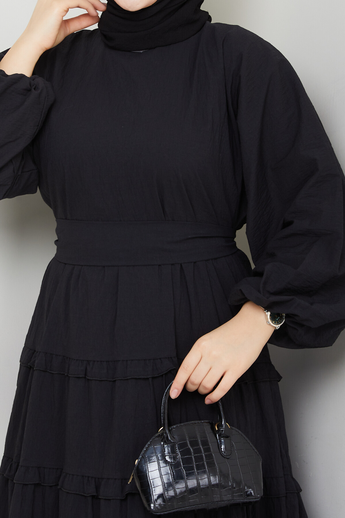 PREMIUM KAT KAT KUŞAKLI ELBİSE-SİYAH