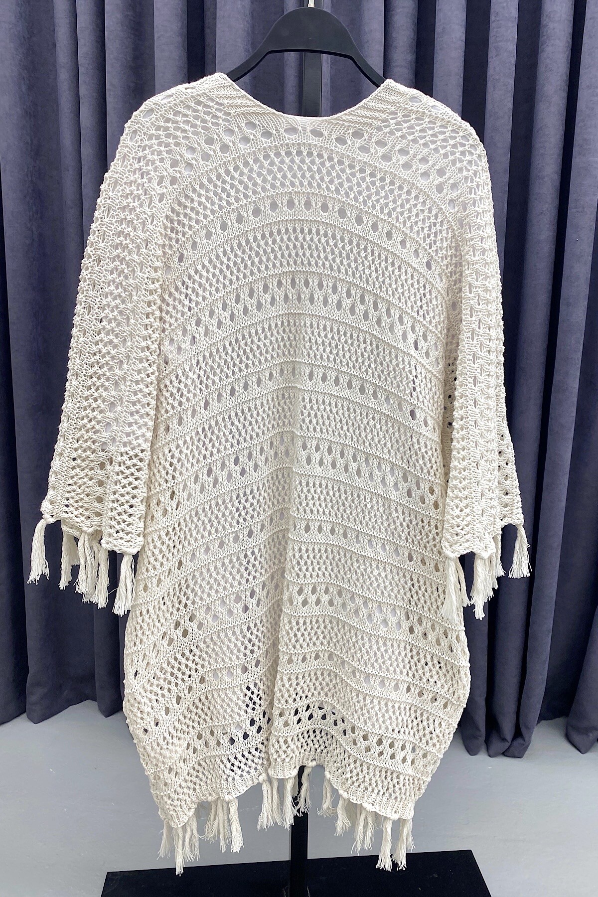 PÜSKÜLLÜ DELİKLİ HIRKA