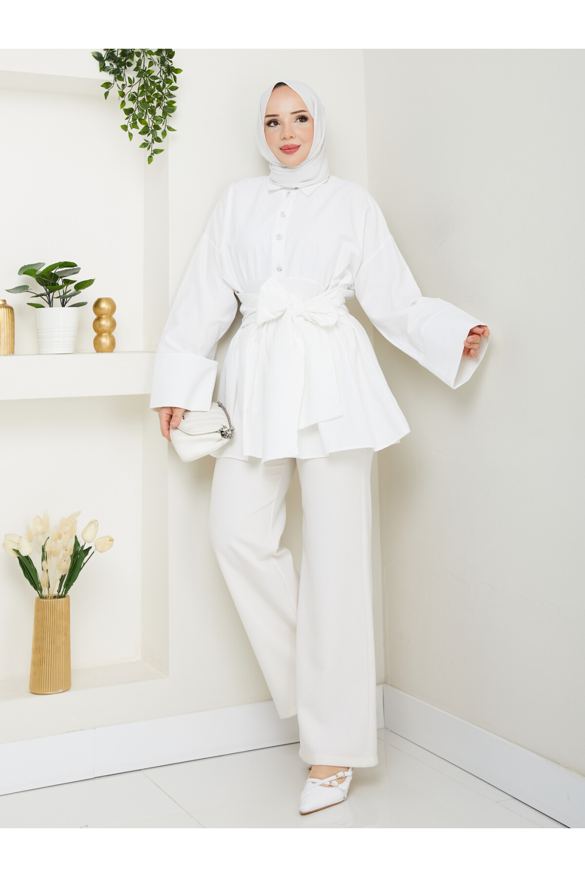 TAŞ DÜĞMELİ BAĞLAMA DETAY GÖMLEK-BEYAZ