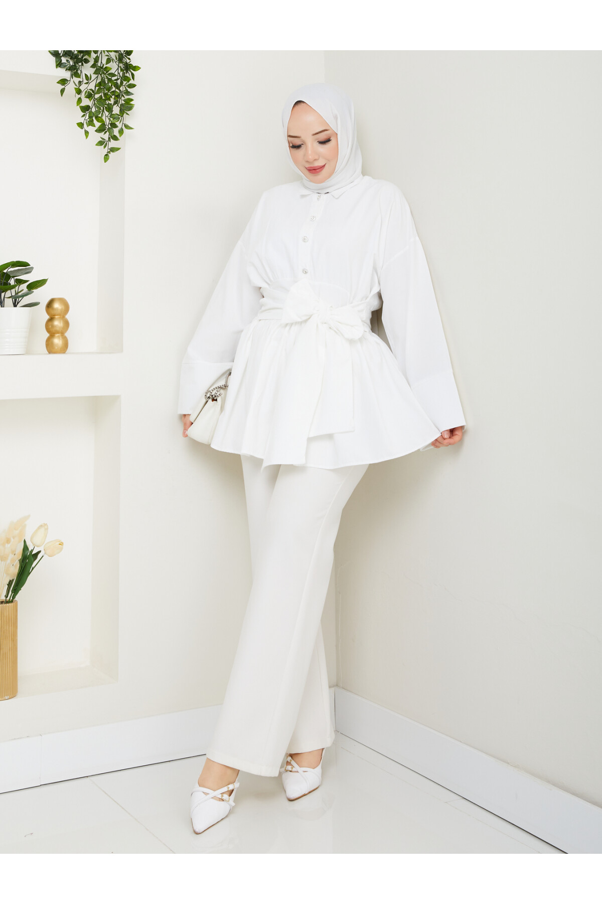 TAŞ DÜĞMELİ BAĞLAMA DETAY GÖMLEK-BEYAZ