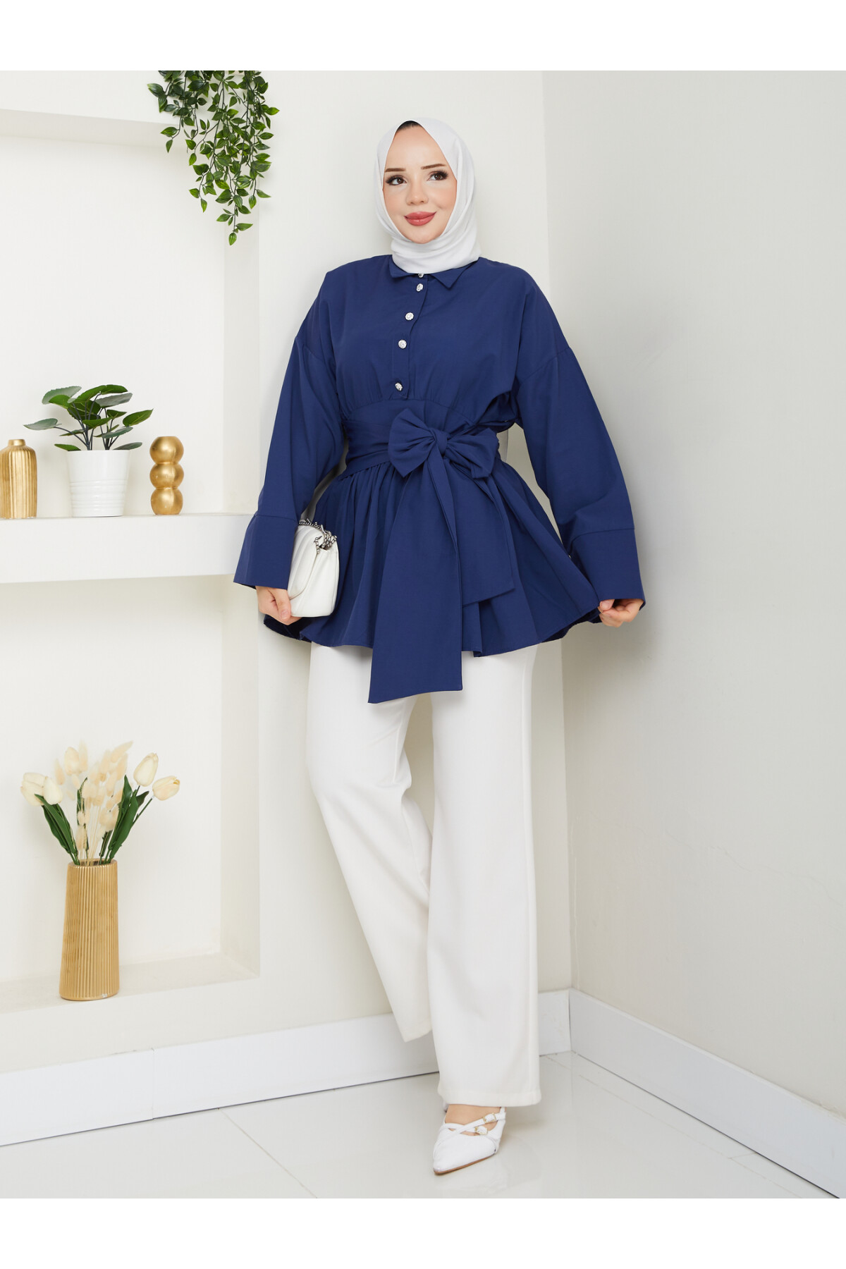 TAŞ DÜĞMELİ BAĞLAMA DETAY GÖMLEK-LACİVERT