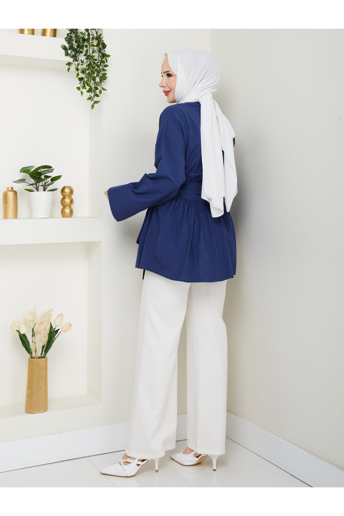 TAŞ DÜĞMELİ BAĞLAMA DETAY GÖMLEK-LACİVERT