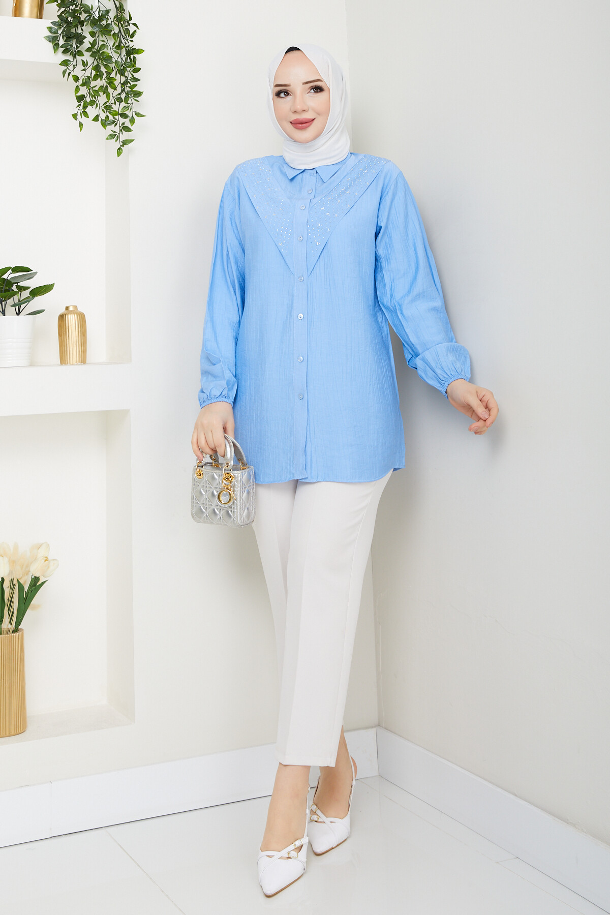 V ROBALI TAŞ DETAY GÖMLEK - BEBE MAVİ