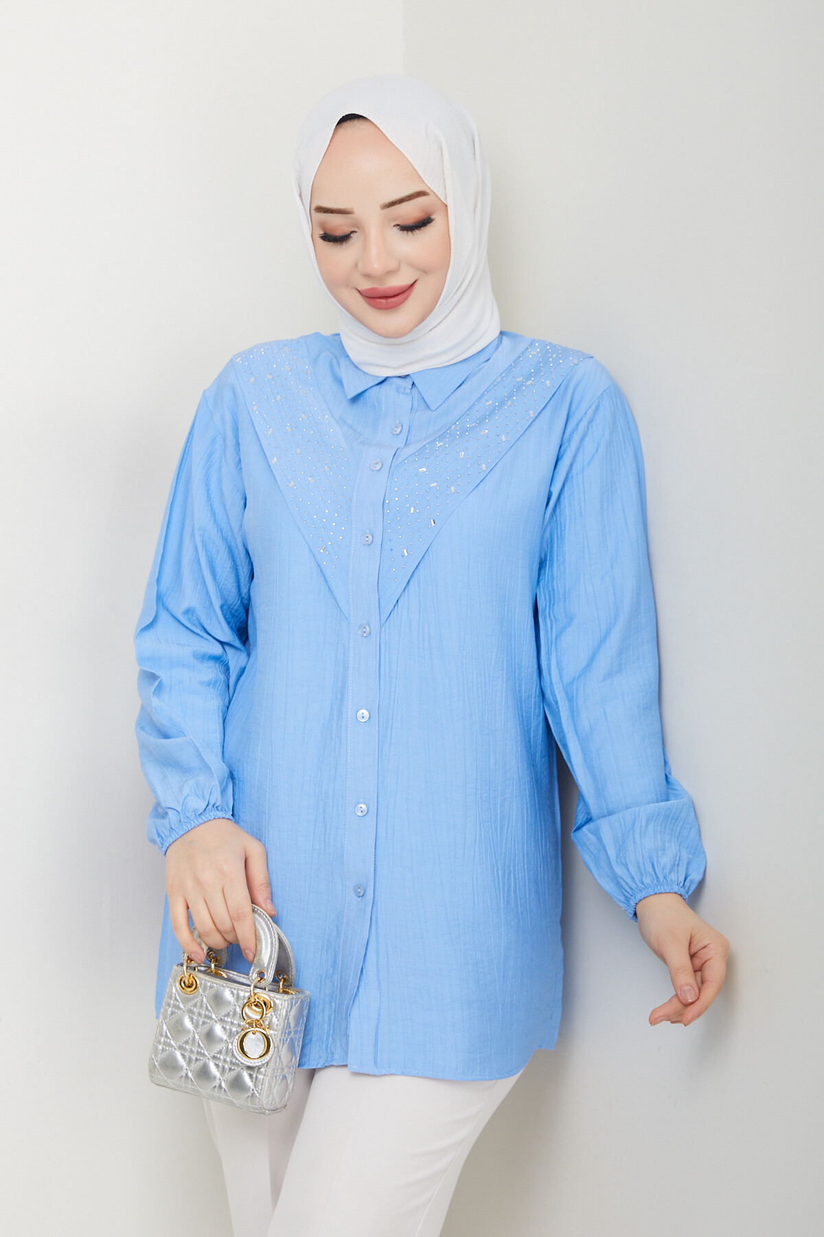 V ROBALI TAŞ DETAY GÖMLEK - BEBE MAVİ