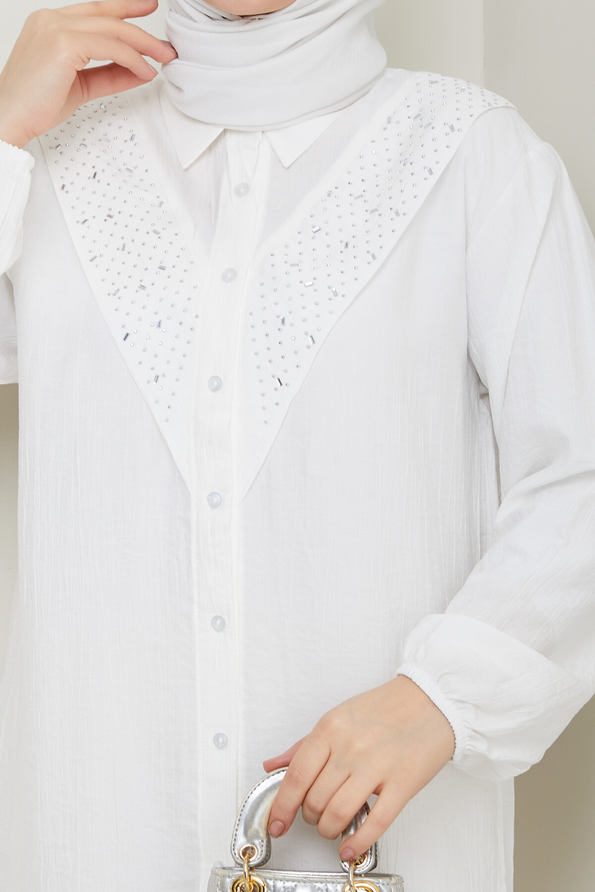 V ROBALI TAŞ DETAY GÖMLEK - BEYAZ