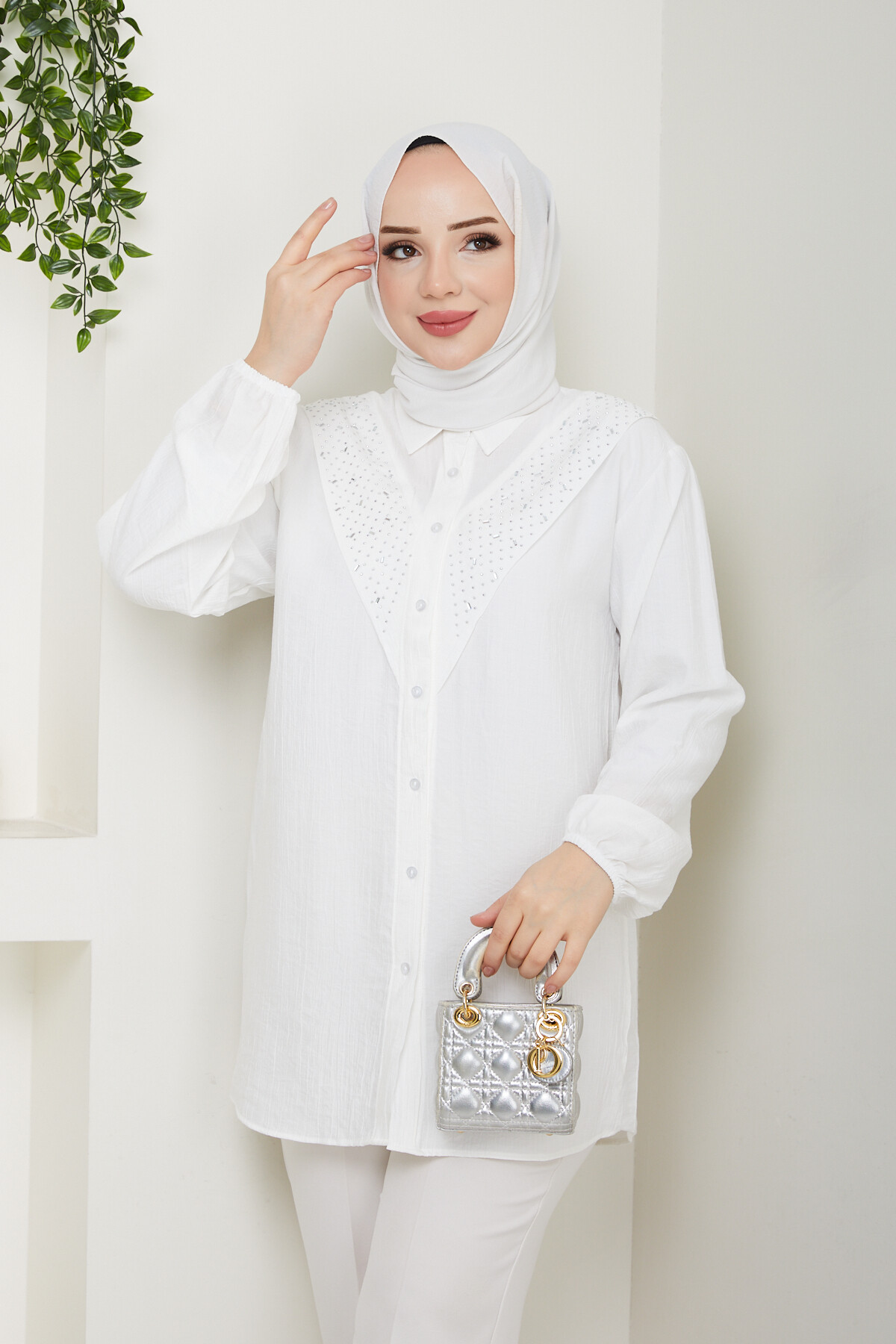 V ROBALI TAŞ DETAY GÖMLEK - BEYAZ