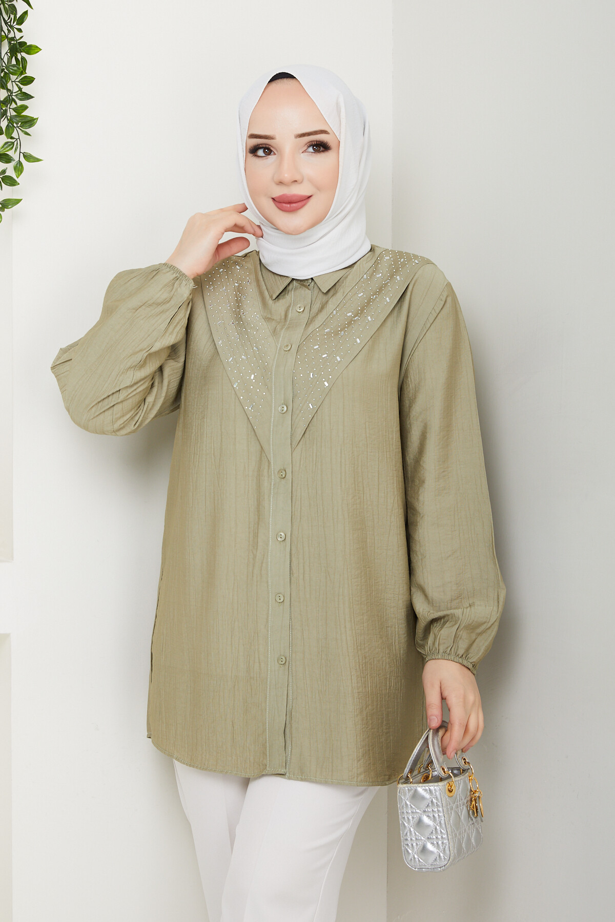 V ROBALI TAŞ DETAY GÖMLEK - MİNT YEŞİLİ