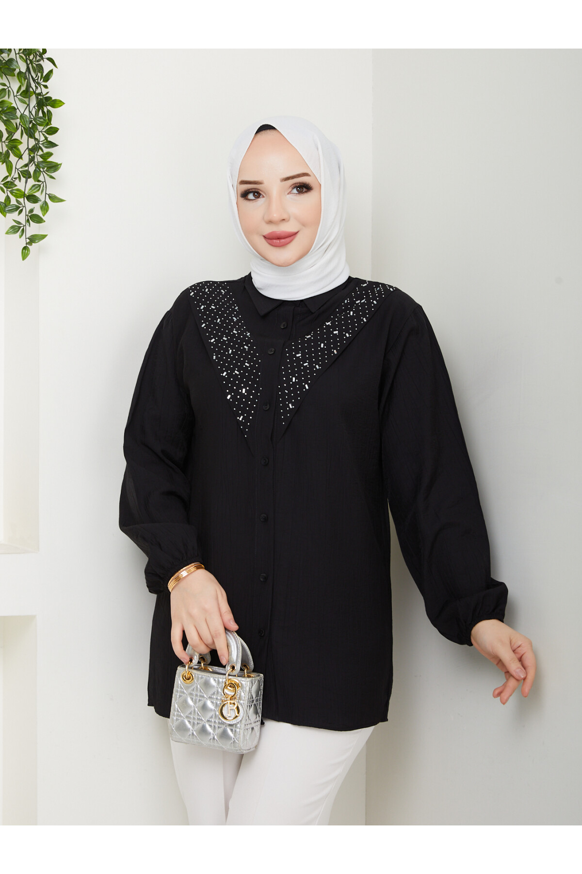 V ROBALI TAŞ DETAY GÖMLEK- SİYAH